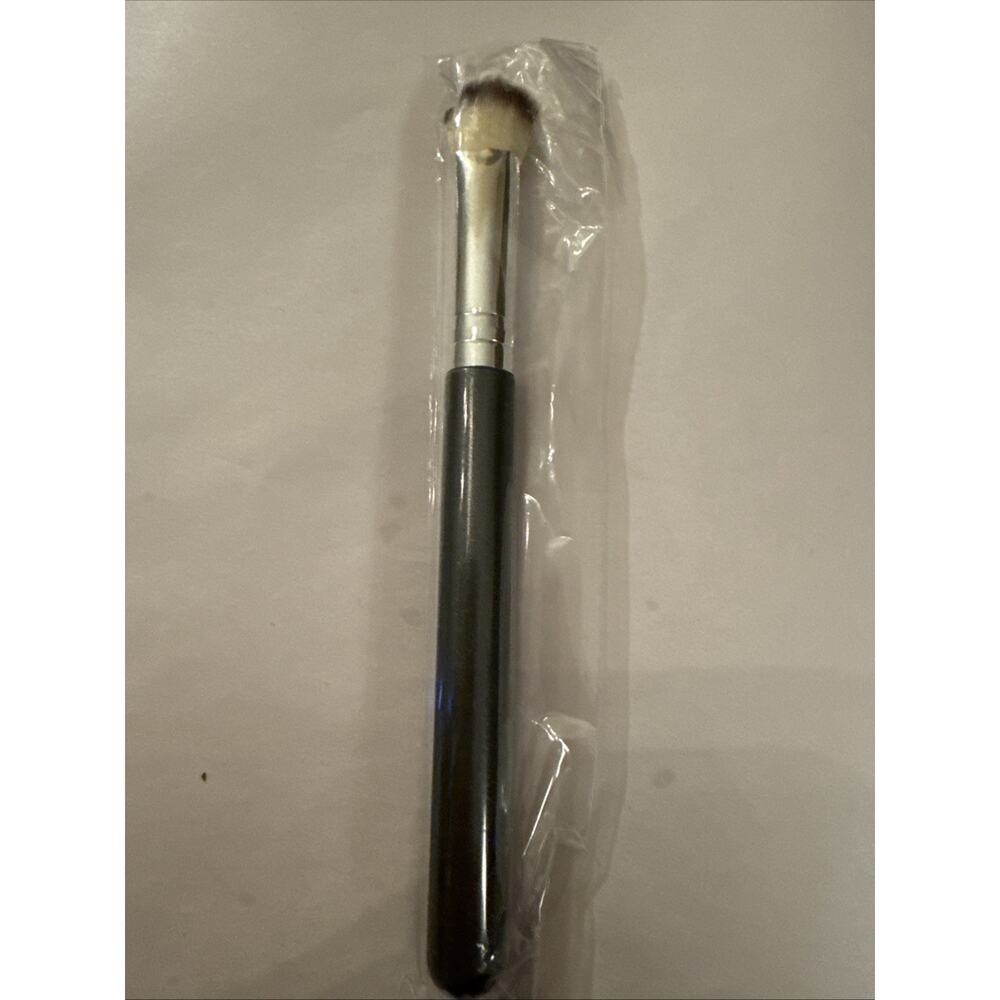 NWT Small Makeup Brush Concealer Brush